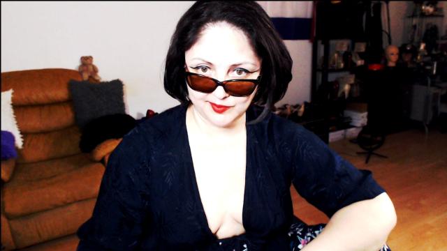 Webcam chat profile for ImperatrizaSADO: Feathers