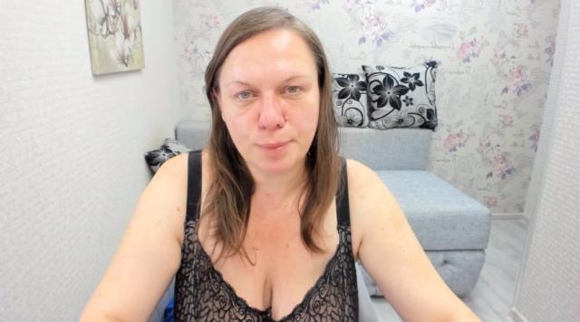 Find your cam match with KellyPerfection: Nipple play