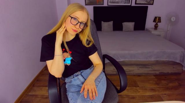 Adult webcam chat with MilanaStone: Glasses