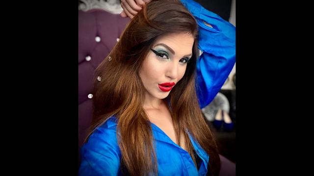 Welcome to cammodel profile for LeaNoire: Fingernails