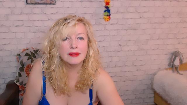 Connect with webcam model SamanthaSmi: Lingerie & stockings