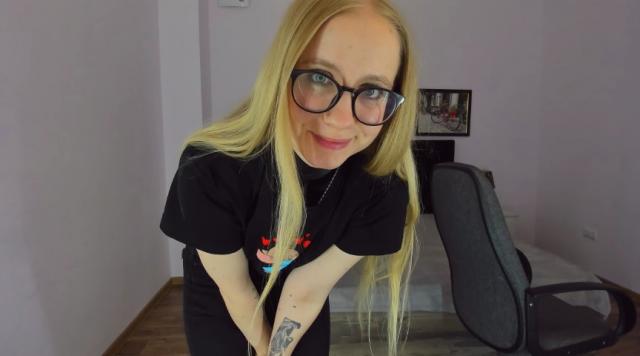 Explore your dreams with webcam model MilanaStone: Glasses