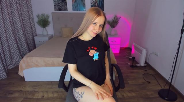 Find your cam match with MilanaStone: Piercings & tattoos