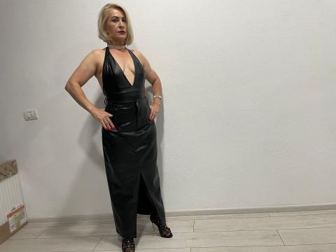 Connect with webcam model DommeNadia: Legs, feet & shoes