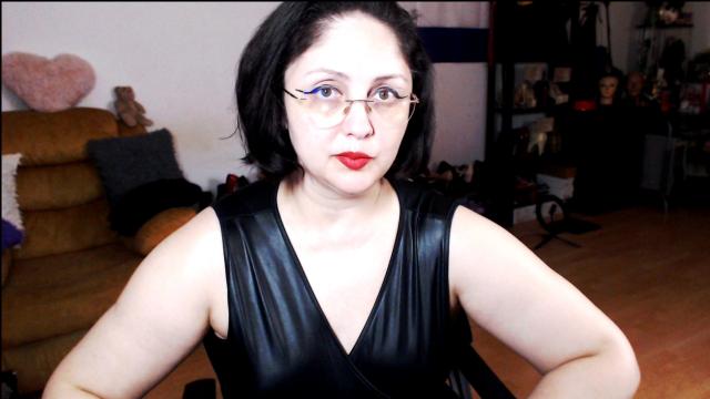 Welcome to cammodel profile for ImperatrizaSADO: Leather