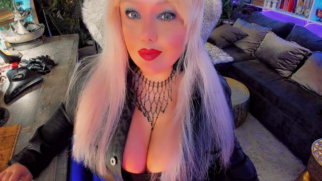 Connect with webcam model ETERNAME: Nipple play