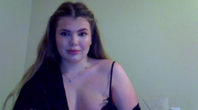 Explore your dreams with webcam model Nikol666