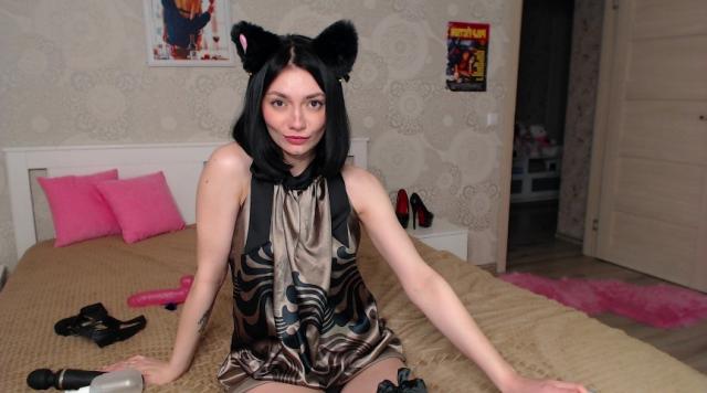 Explore your dreams with webcam model MizukiMiko: Nails