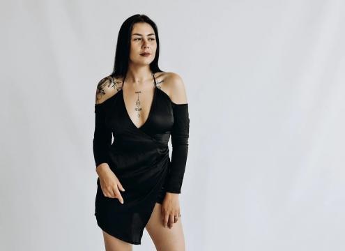 Welcome to cammodel profile for DiamondBird: Smoking