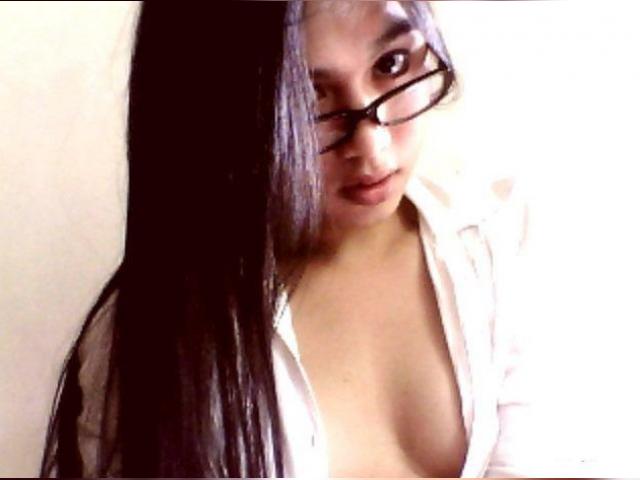 Why not cam2cam with KissyBunny69: Nails