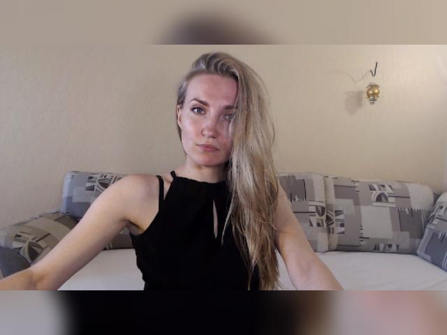 Connect with webcam model NadinGold: Outfits