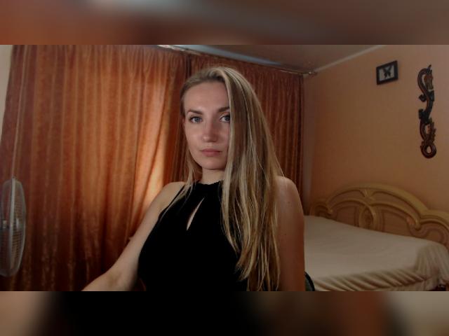 Connect with webcam model NadinGold: Outfits