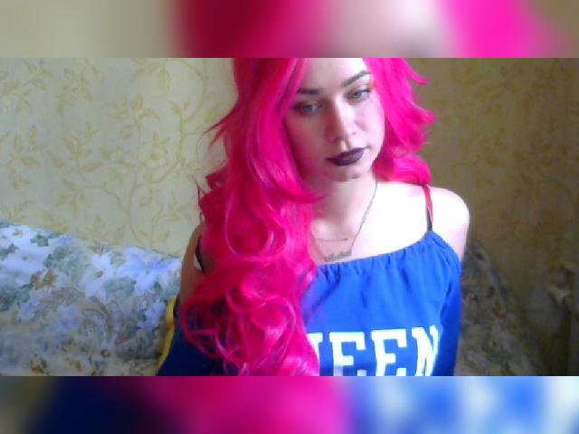 Webcam chat profile for AmeliSofi: Piercings & tattoos