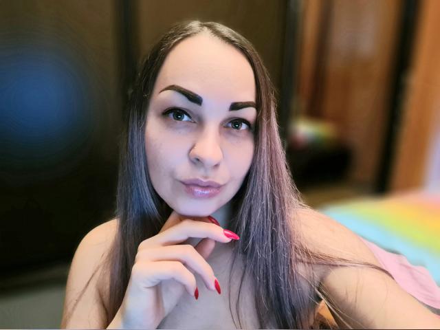 Welcome to cammodel profile for 00Darina00: Nails