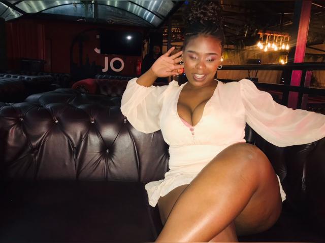 Adult chat with EbonyGoddessi: Strip-tease