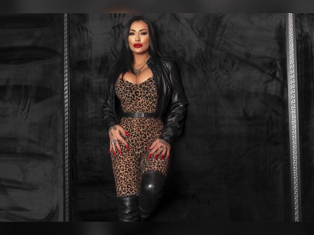 Find your cam match with MistressKennya: Hands