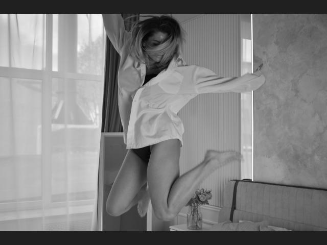 Welcome to cammodel profile for MillieMilf: Kissing