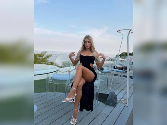 Find your cam match with Sweet1Blonde: Fitness