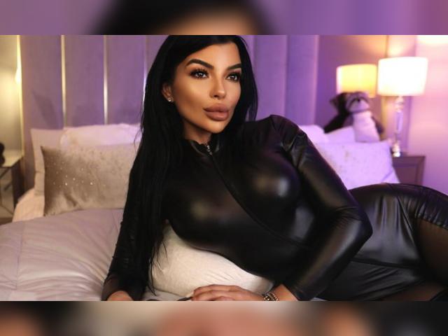 Start video chat with MistressElenia: Masturbation