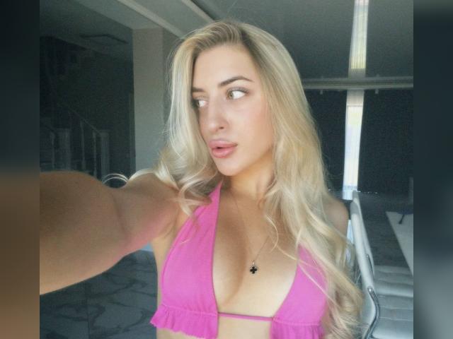 Explore your dreams with webcam model Sweet1Blonde: Outfits