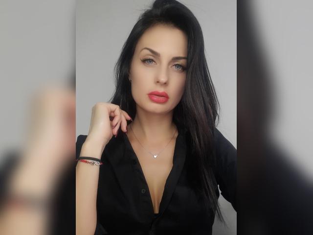 Connect with webcam model WomanForU