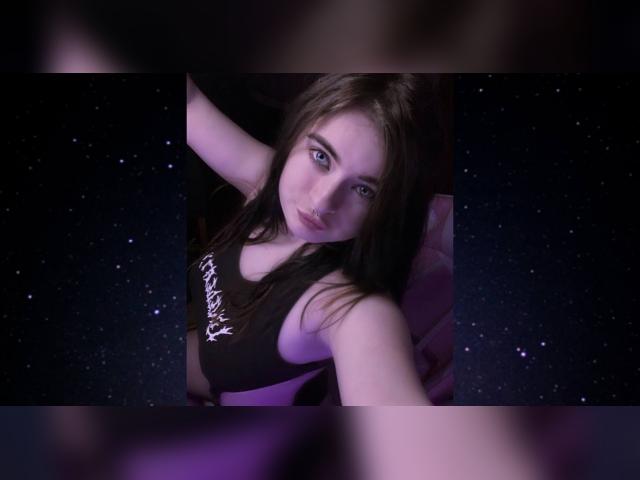 Explore your dreams with webcam model 000Habanerro: Lipstick