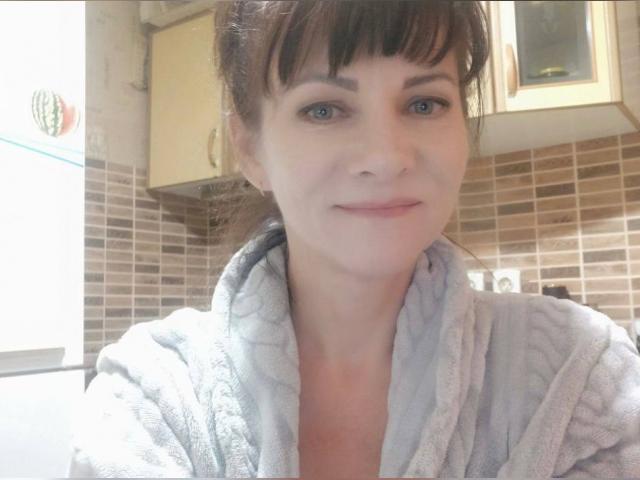 Find your cam match with sweetmadamX: Lingerie & stockings