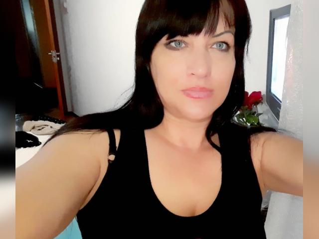 Welcome to cammodel profile for ANNAPanther: Kissing