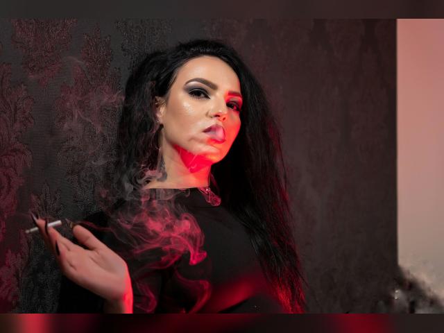 Connect with webcam model IzabellIch: Lipstick