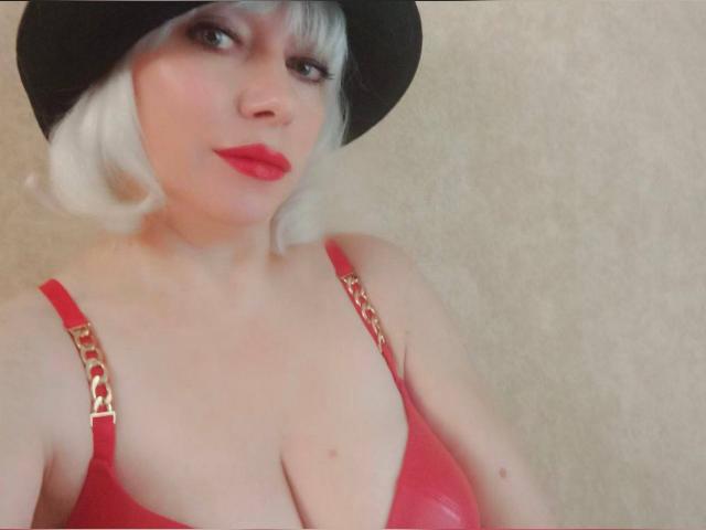 Connect with webcam model KleopatraX: Mistress