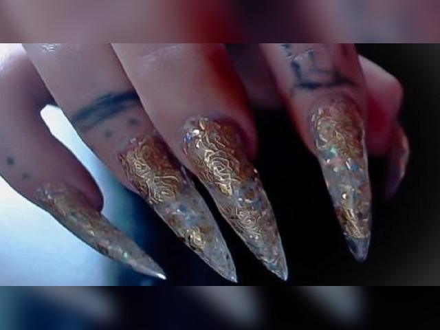 Adult webcam chat with QueenAbaddon: Nails