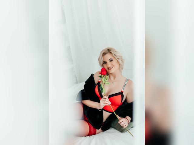 Find your cam match with SpicyBlonde25: Books/Reading