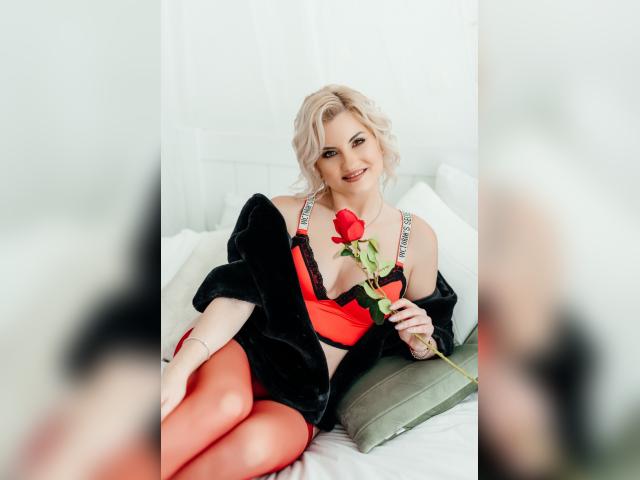 Connect with webcam model SpicyBlonde25: Sports