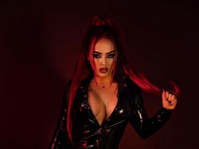 Connect with webcam model GoddessEmma2: Nipple play