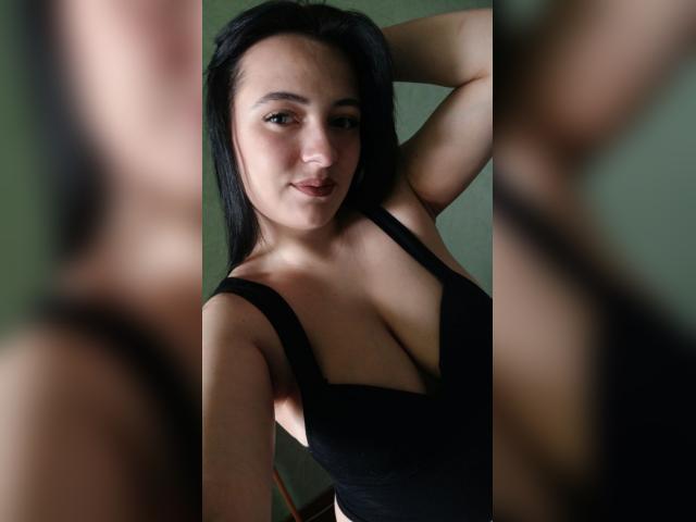 Connect with webcam model Nikush79