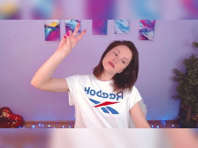 Adult chat with VickyGold: Strip-tease