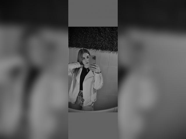 Connect with webcam model AnnieLaBlondie: Conversation