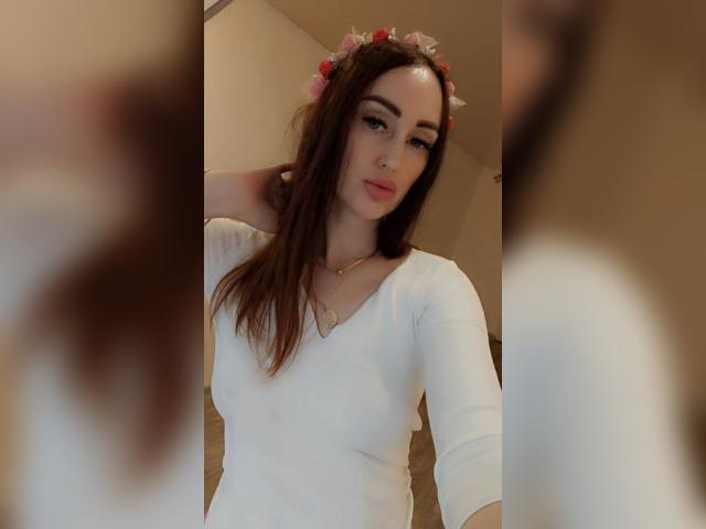 Connect with webcam model Monaco369: Nipple play