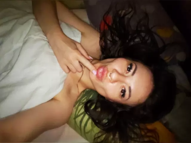 Explore your dreams with webcam model Calypso