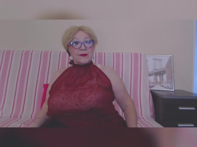 Adult chat with MarthaHolms: Ask about my other activities