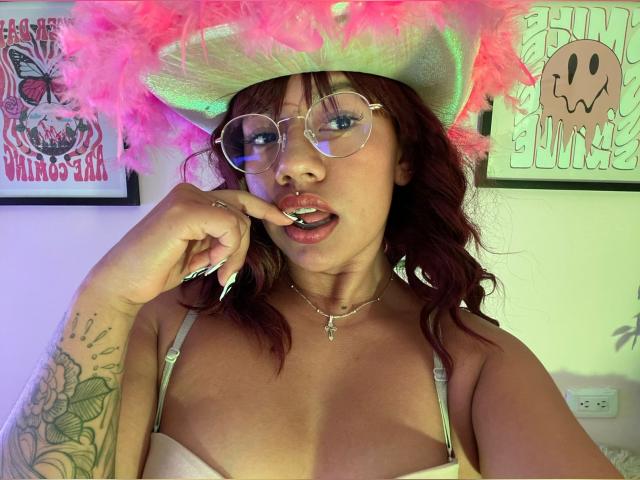 Adult chat with ivanna11: Piercings & tattoos