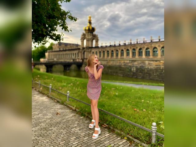 Welcome to cammodel profile for LadyRed1919