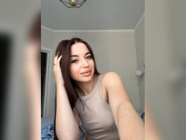 Connect with webcam model CandyKitty