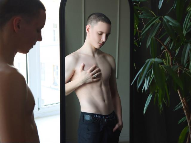 Connect with webcam model TylerLann: Smoking