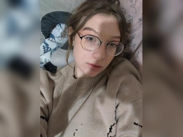 Connect with webcam model LilyNord: Glasses