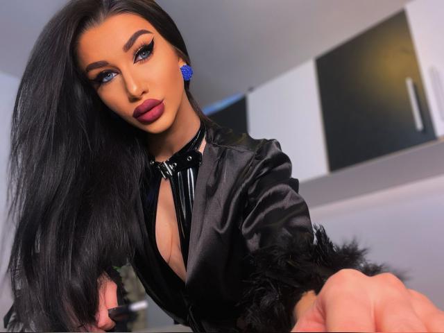 Find your cam match with AmandaBlaze: Bondage & discipline