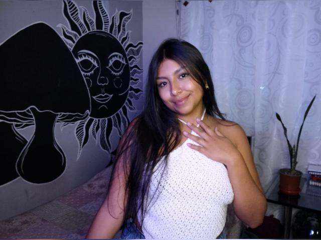 Connect with webcam model romaat: Outfits