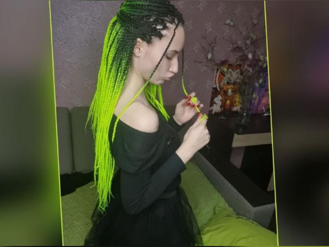 Connect with webcam model KikiClark: Outfits