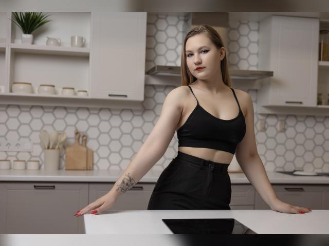 Connect with webcam model MillieFlower: Fitness