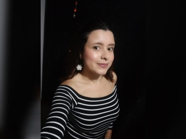 Welcome to cammodel profile for Julieta93: Kissing